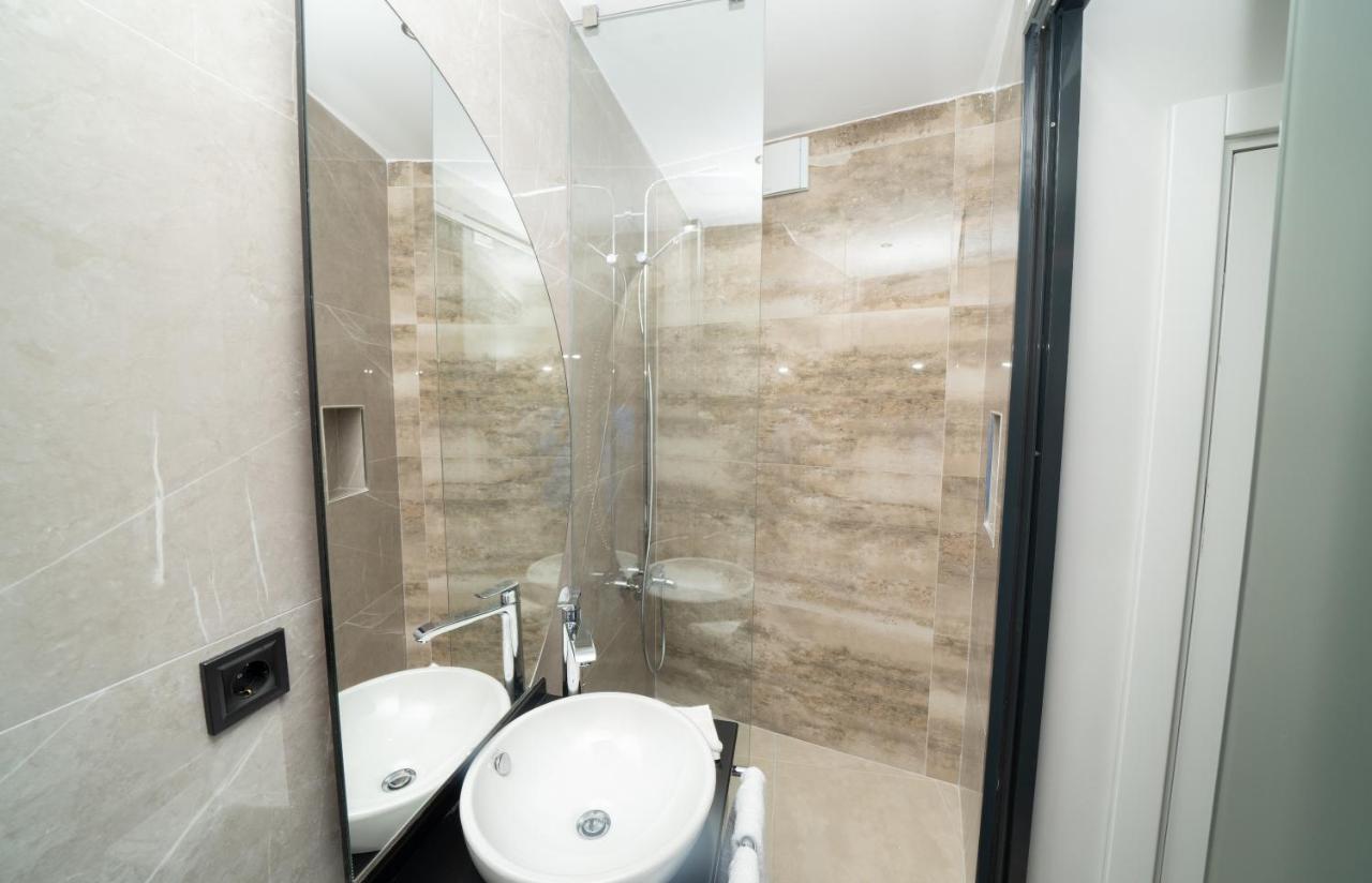 Fama Karakoey Hotel Istanbul Bagian luar foto