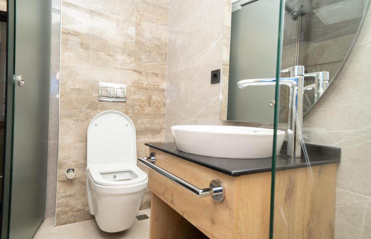 Fama Karakoey Hotel Istanbul Bagian luar foto