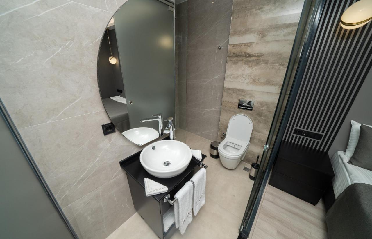 Fama Karakoey Hotel Istanbul Bagian luar foto