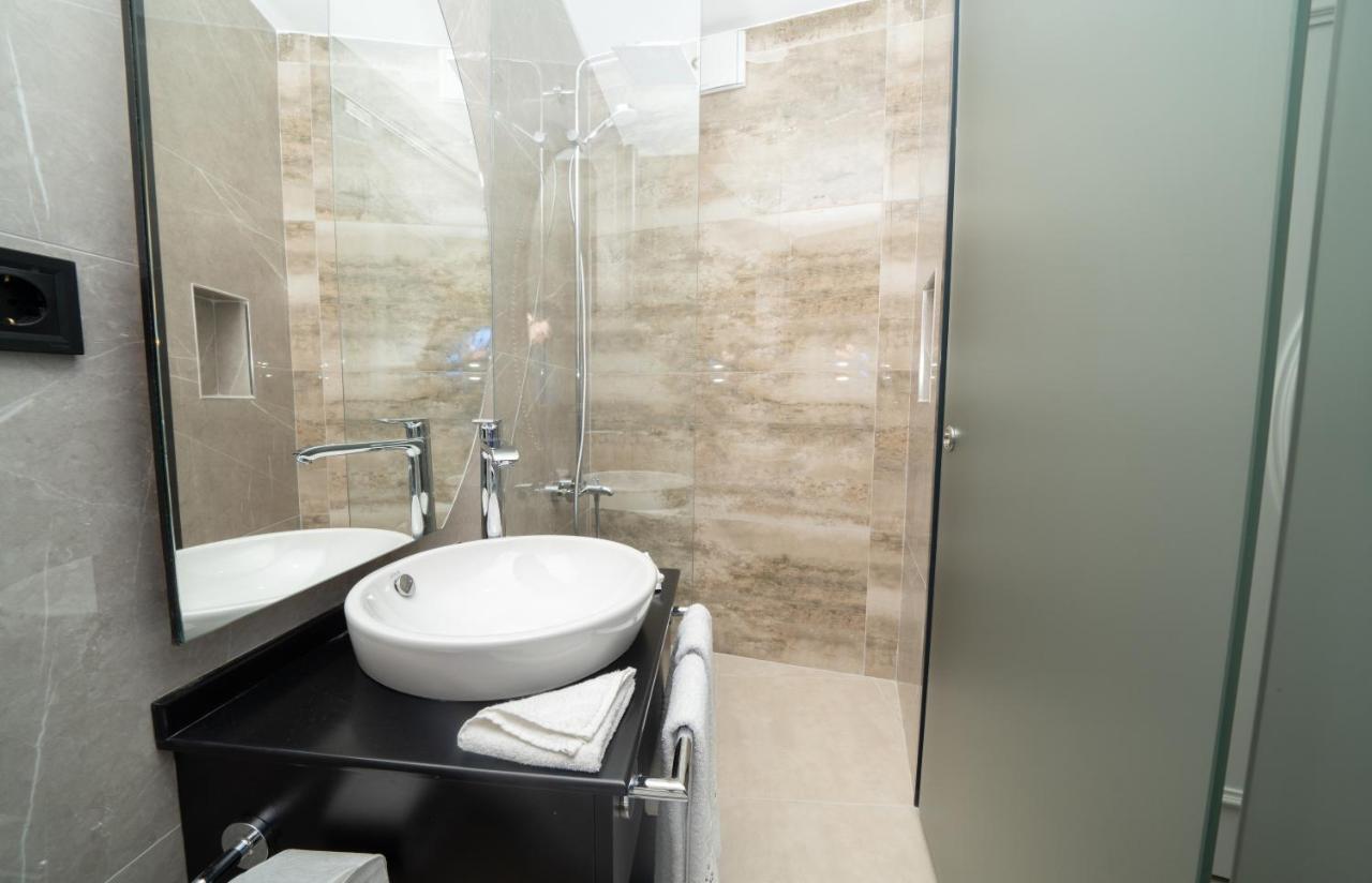 Fama Karakoey Hotel Istanbul Bagian luar foto