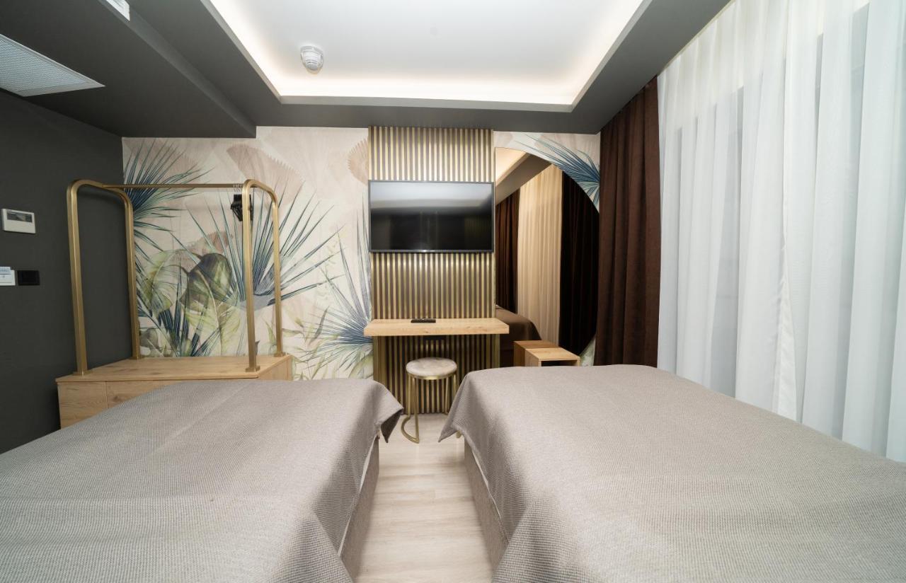 Fama Karakoey Hotel Istanbul Bagian luar foto